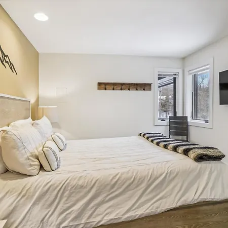 Highridge A3 Ultimate Mountain Getaway 3-Bedroom Retreat With Fireplace, Hot Tub & Pool